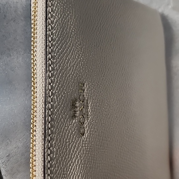 Coach Corner Zip Wristlet | Chalk - Picture 5 of 5
